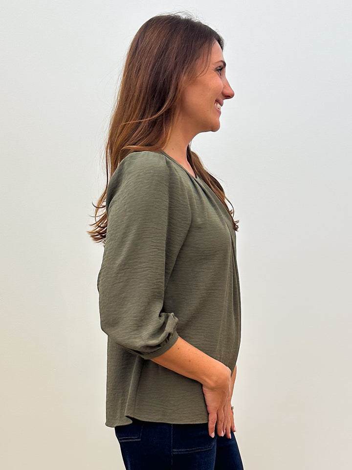 3/4 SLEEVE PLEAT DETAIL TOP W/BACK KEYHOLE - OLIVE