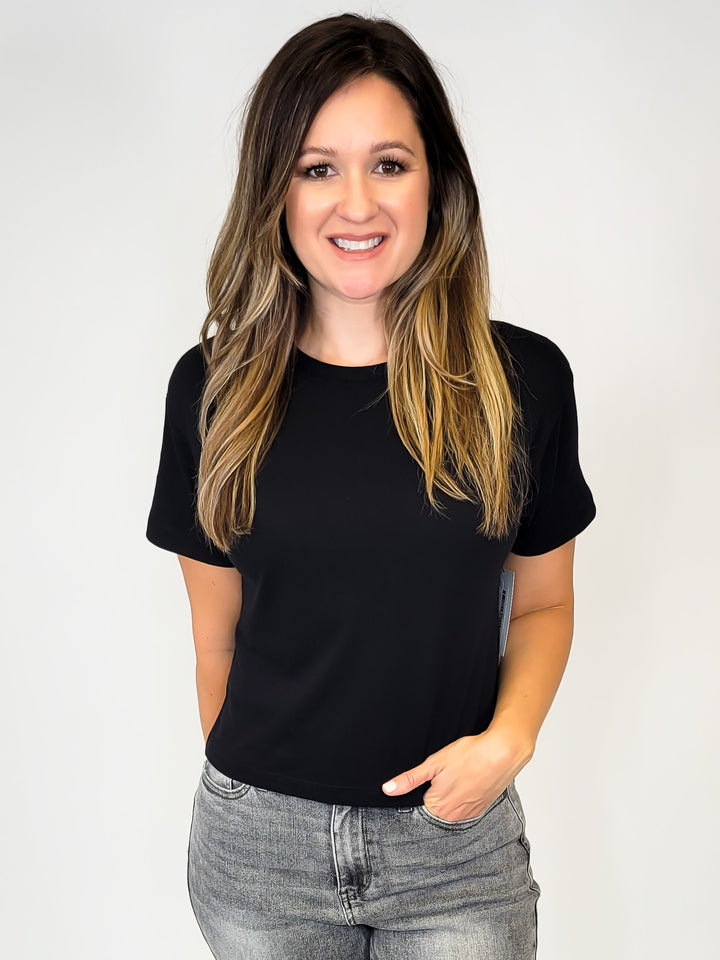 CROPPED LENGTH T-SHIRT - BLACK