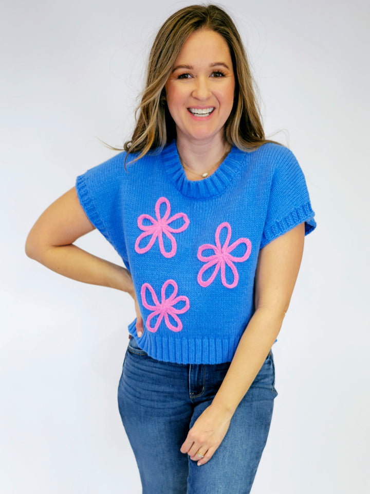 SHORT SLEEVE PULLOVER W/STITCHED FLOWERS - BLUE