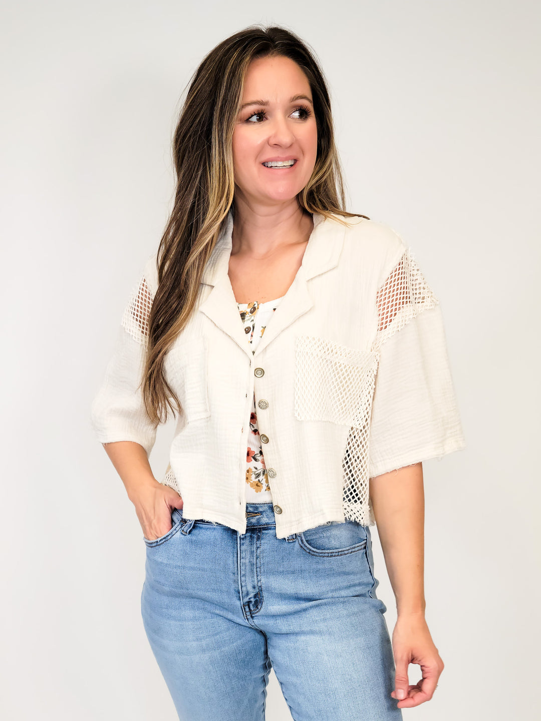 CROPPED COTTON GAUZE AND CROCHET BUTTON UP TOP - NATURAL