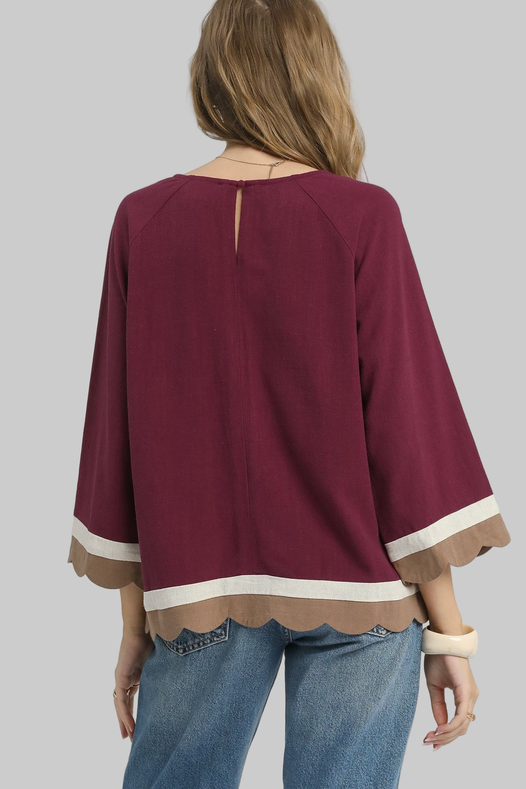 SCALLOPED HEM COLOR BLOCK TOP - MERLOT