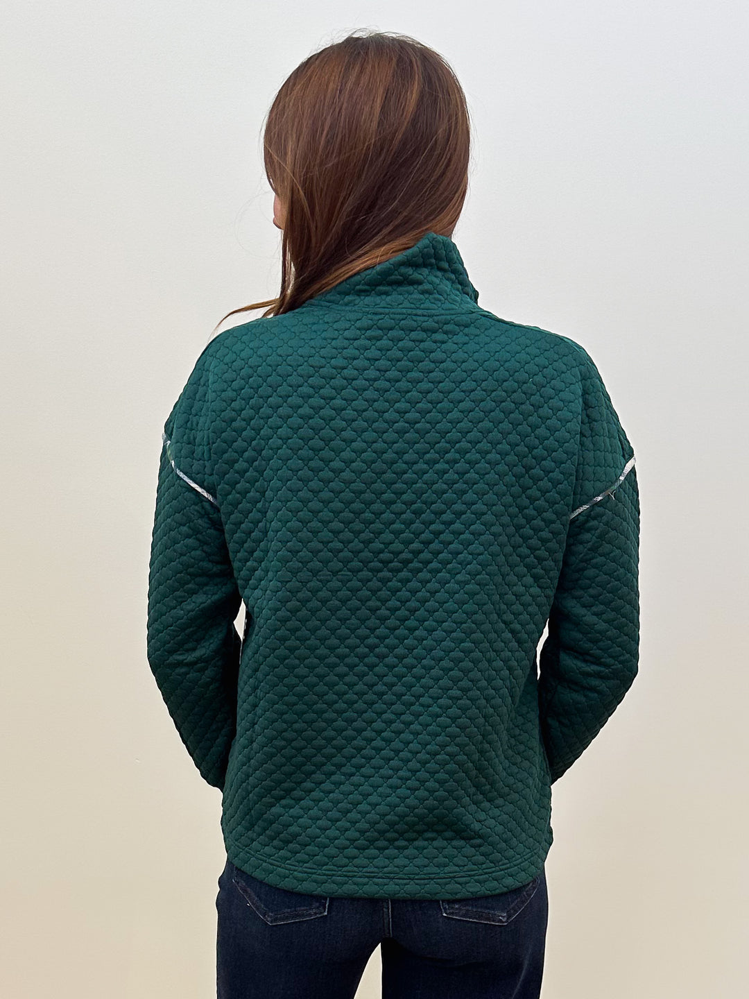 MOCK NECK CONTRAST DETAIL QUILTED TOP - HUNTER GREEN