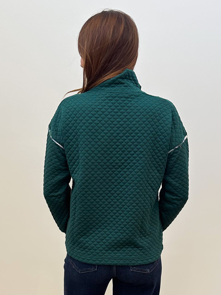 MOCK NECK CONTRAST DETAIL QUILTED TOP - HUNTER GREEN