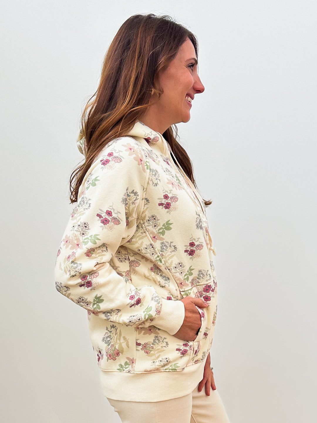 BRUSHED TERRY FLORAL HOODIE PULLOVER - ECRU