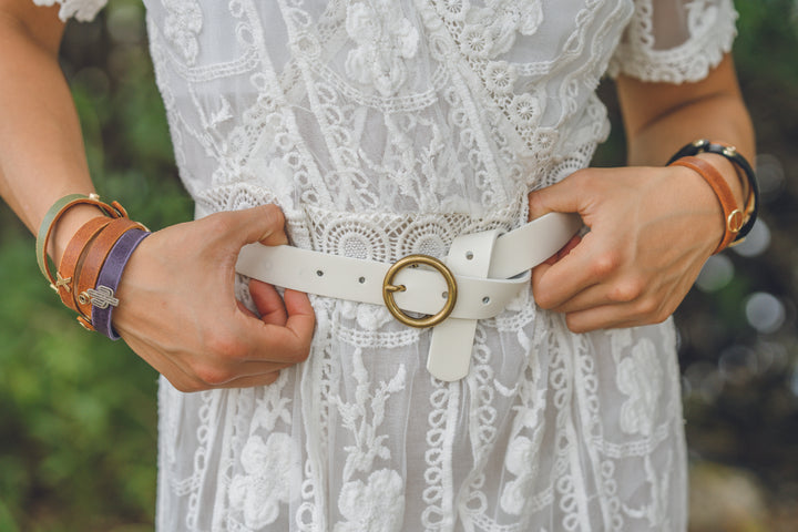 BRASS TONED CIRCLE BUCKLE LEATHER BELT - WHITE