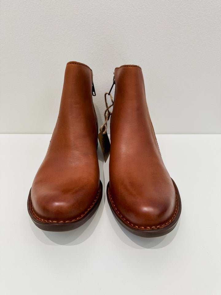 BORN KENDYL ANKLE BOOTS - BROWN