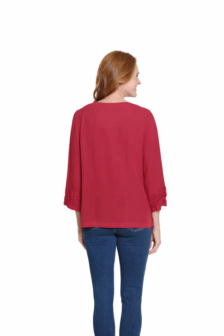 3/4 SHIRRED SLEEVE SCOOP NECK SHIRRED FRONT TOP - FIERY RED