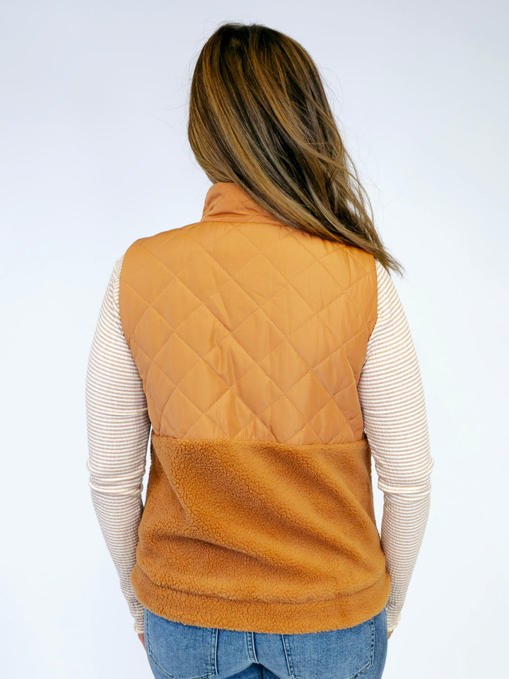 MOCK NECK QUILTED FLEECE VEST - CAMEL