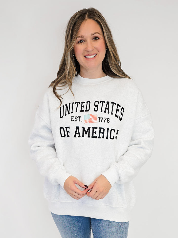 EMBROIDERED UNITED STATES OF AMERICA SWEATSHIRT - PEARL GREY