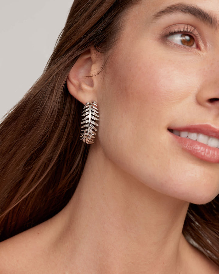 KENDRA SCOTT KAYLA HOOP EARRINGS - SILVER