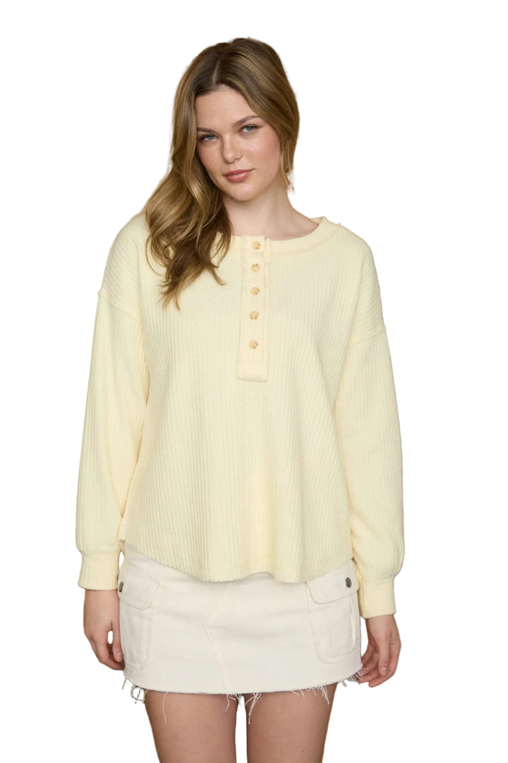 RIBBED HENLEY LONG SLEEVE EXPOSED SEAM KNIT TOP - BUTTER YELLOW