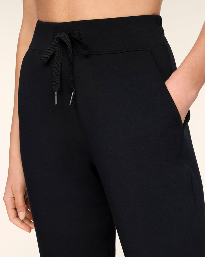 SPANX AIRESSENTIALS SLIM CUFF JOGGER - VERY BLACK