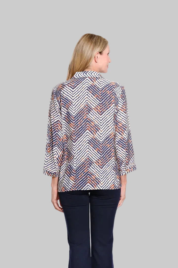 CUFFED 3/4 SLEEVE MULTI TUCK BUTTON FRONT SHIRT - CHEVRON NAVY/BEIGE