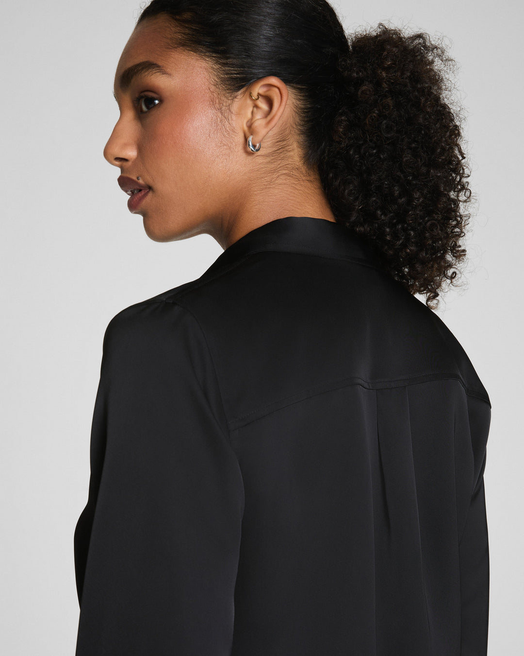 SPANX BETTER THAN SILK BUTTON DOWN TOP - CLASSIC BLACK