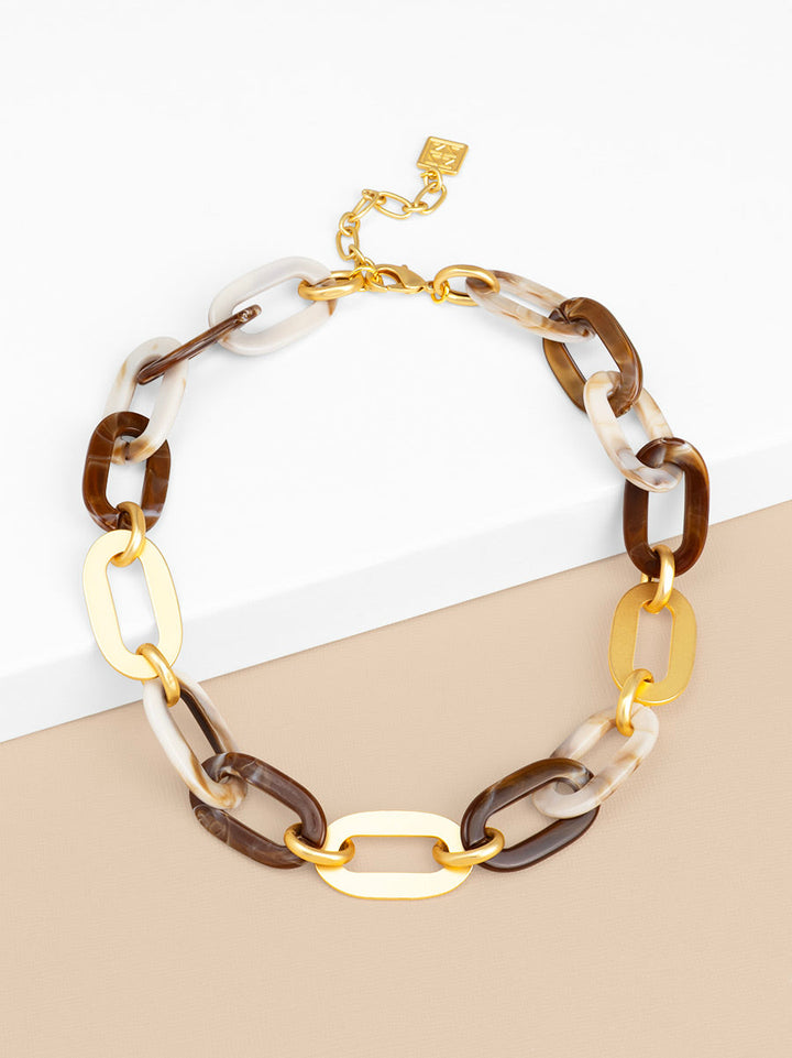 MARBLED RESIN & MATTE GOLD LINK SHORT NECKLACE - BEIGE