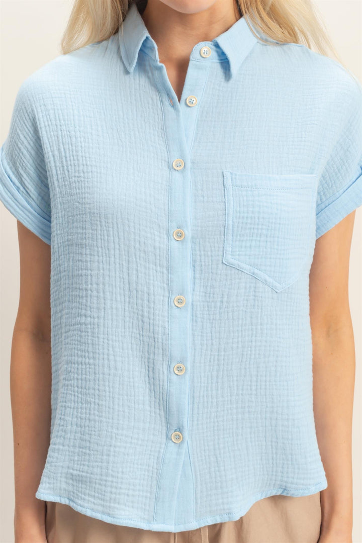 ROLLED SHORT SLEEVE COLLARED BUTTON UP TOP - BLUE