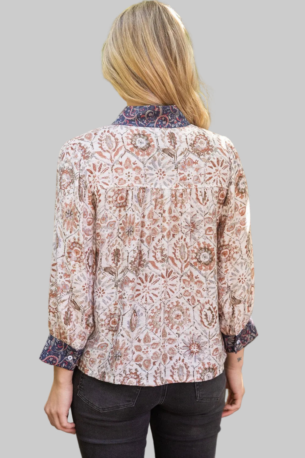 QUARTER BUTTON DOWN CONTRAST BAND TOP - TAUPE
