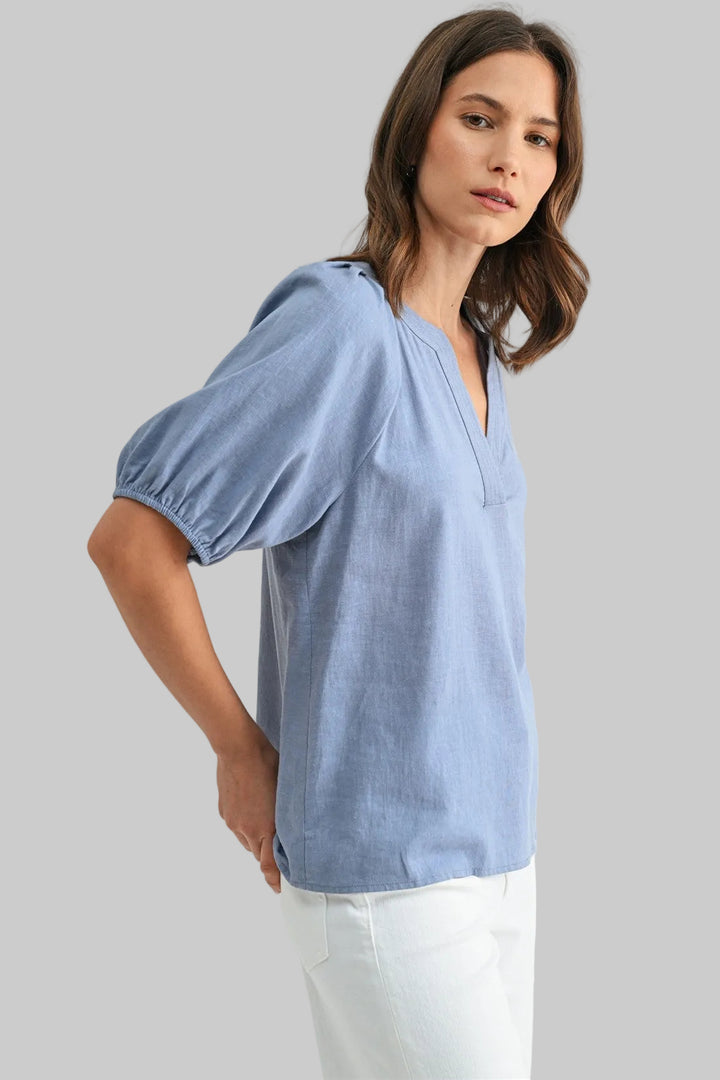 RAGLAN SHORT SLEEVE PLEATED LINEN BLEND TOP - CHAMBRAY