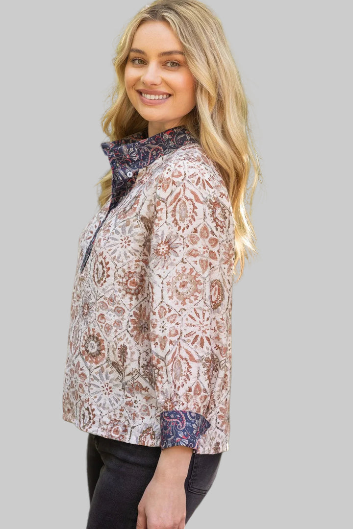 QUARTER BUTTON DOWN CONTRAST BAND TOP - TAUPE