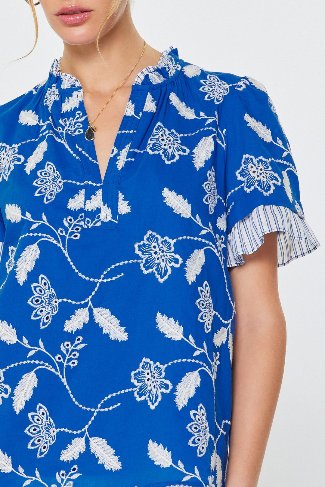 SHORT SLEEVE BOTANICAL EMBROIDERY BLOUSE - BLUE