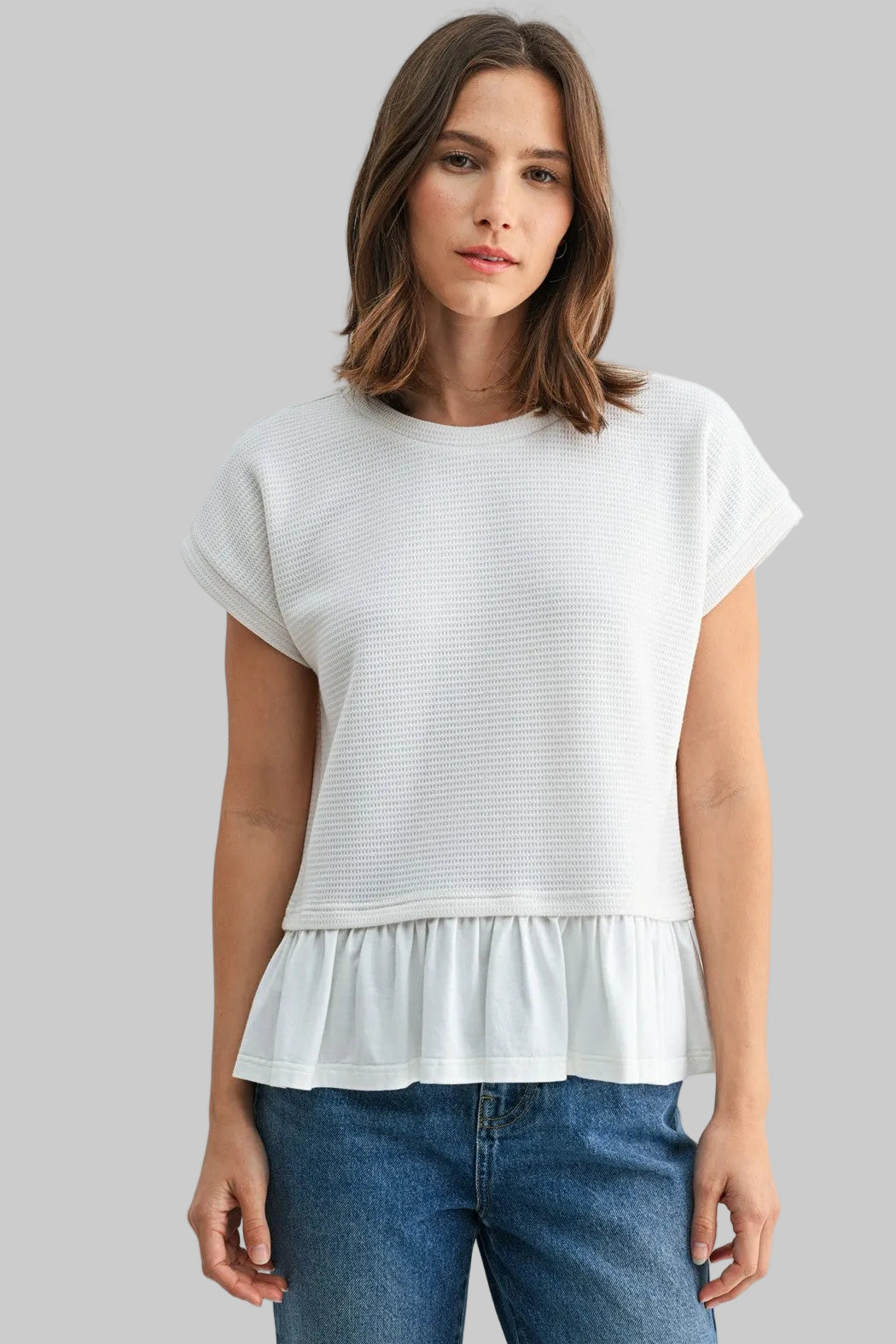 SHORT SLEEVE TEXTURED RUFFLE HEM TOP - WHITE