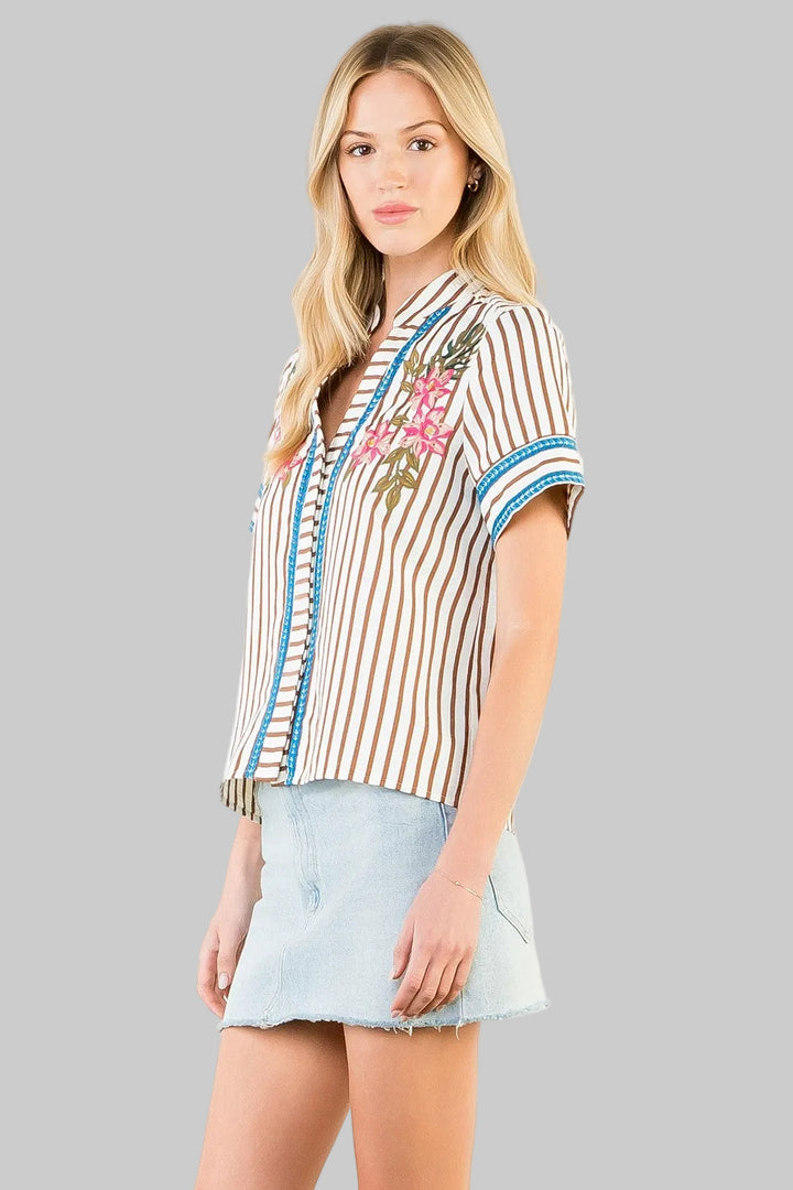 SHORT SLEEVE STRIPED CONTRAST TRIM EMBROIDERED TOP - TAN/CREAM