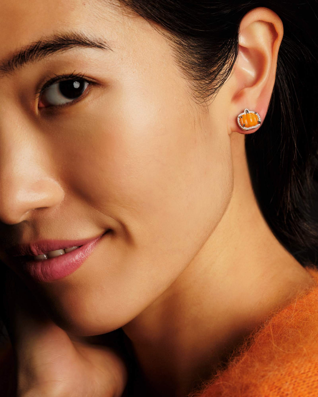 KENDRA SCOTT PUMPKIN STUD EARRINGS - SILVER ORANGE MOP