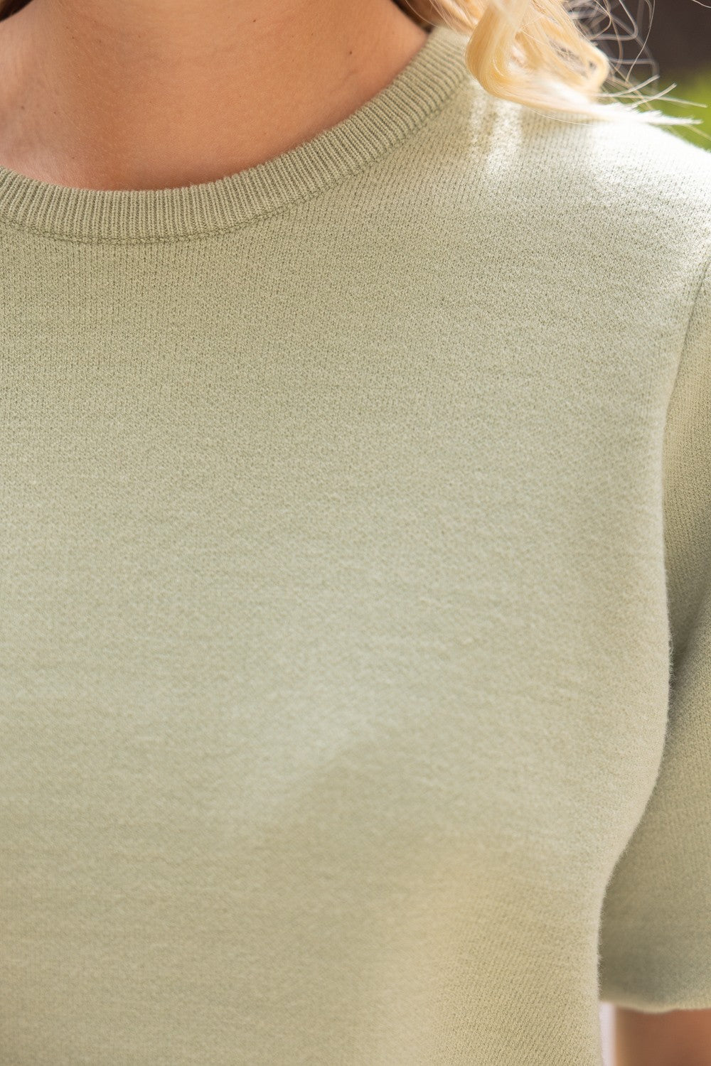 SHORT BUBBLE SLEEVE SOLID KNIT TOP - OLIVE