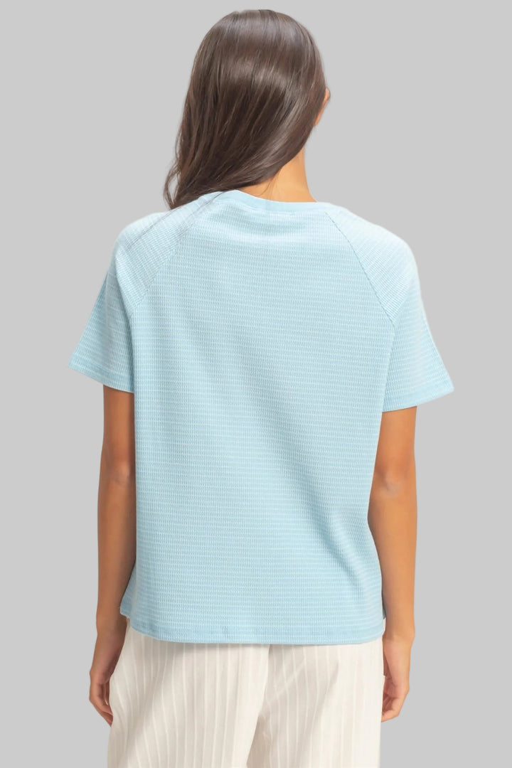 RAGLAN SHORT SLEEVE TEXTURED STRIPED TOP - BABY BLUE