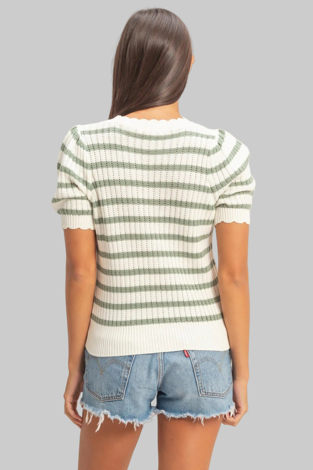 SHORT PUFF SLEEVE STRIPED SCALLOP EDGE KNIT TOP - SAGE GREEN