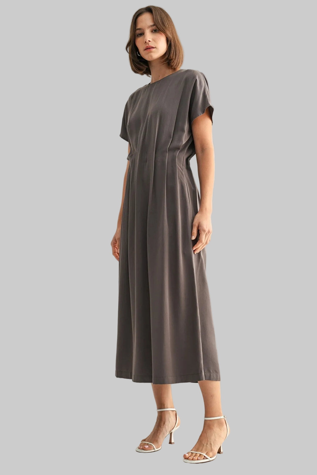 SHORT SLEEVE PLEATED DETAIL MIDI DRESS - CHARCOAL