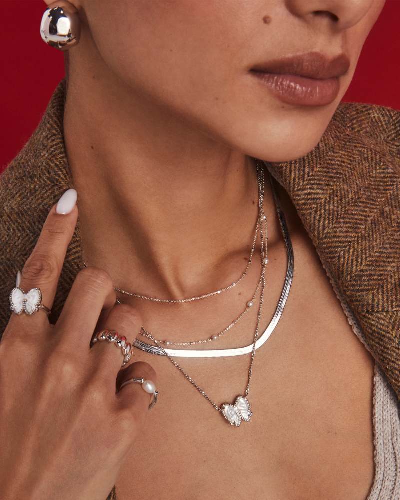 KENDRA SCOTT HALEY BOW SHORT PENDANT NECKLACE - SILVER IVORY MOP