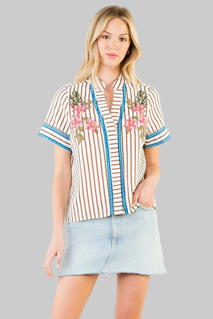 SHORT SLEEVE STRIPED CONTRAST TRIM EMBROIDERED TOP - TAN/CREAM