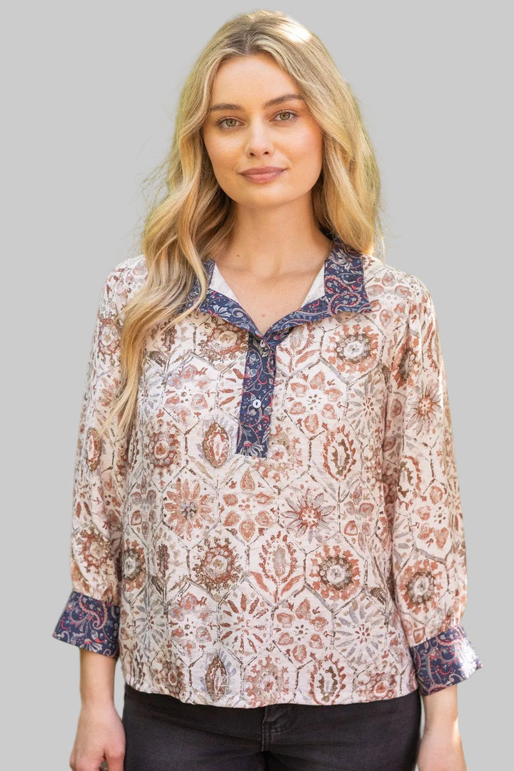 QUARTER BUTTON DOWN CONTRAST BAND TOP - TAUPE