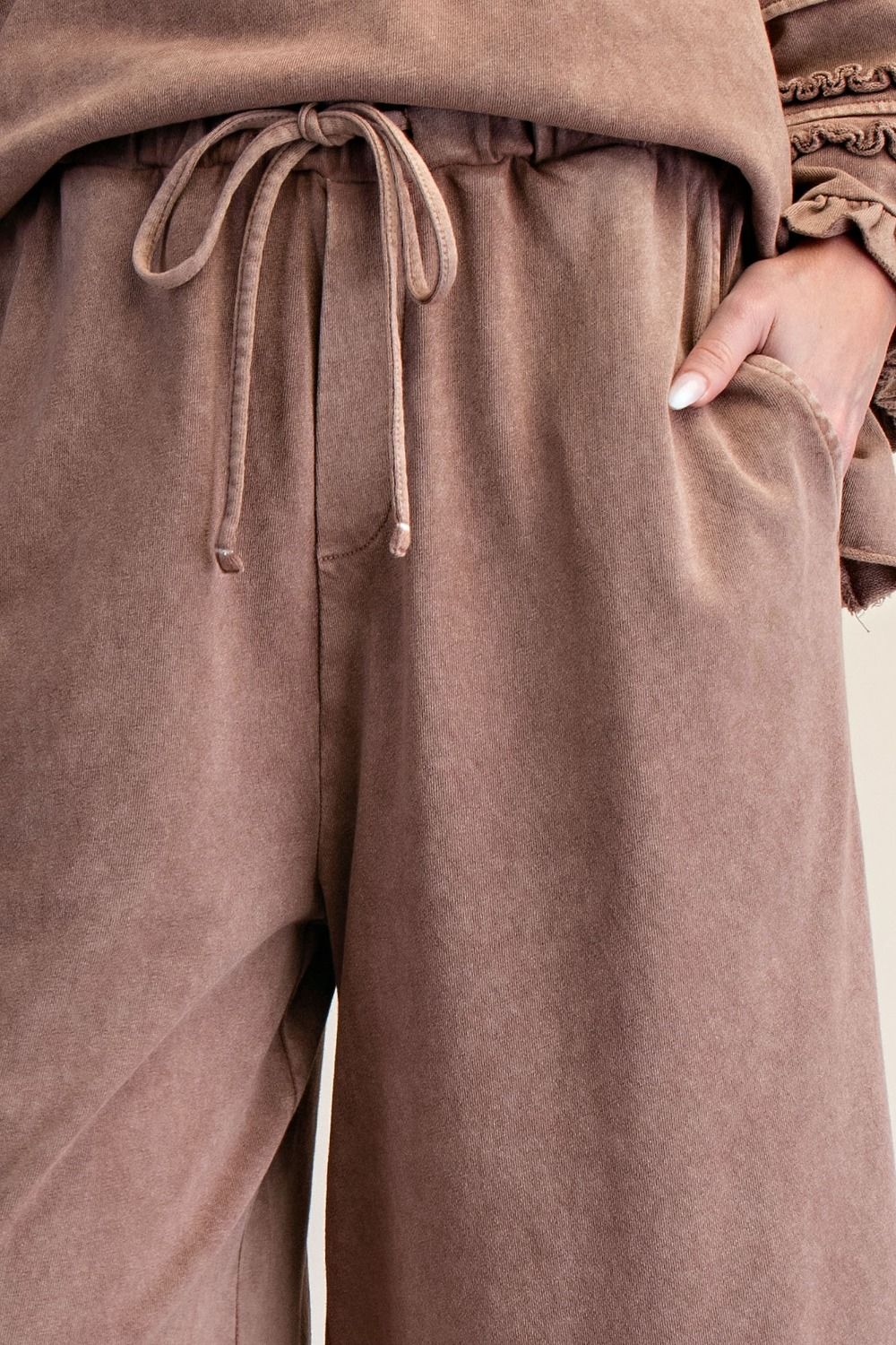 MINERAL WASHED TERRY KNIT CROPPED PANTS - MOCHA