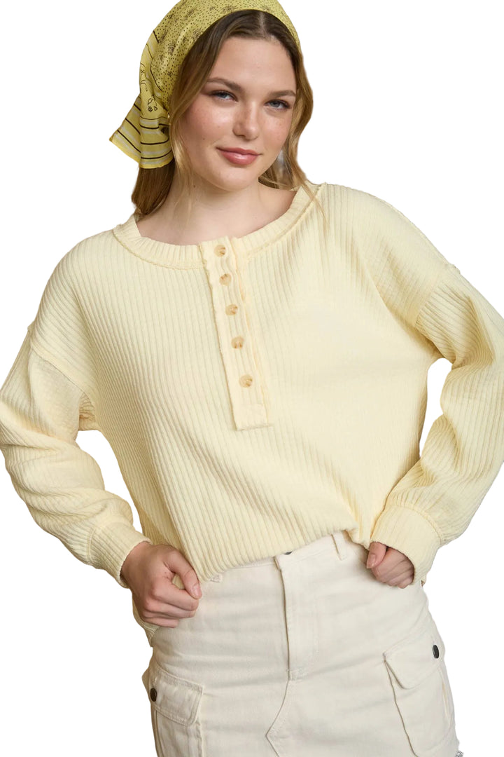 RIBBED HENLEY LONG SLEEVE EXPOSED SEAM KNIT TOP - BUTTER YELLOW