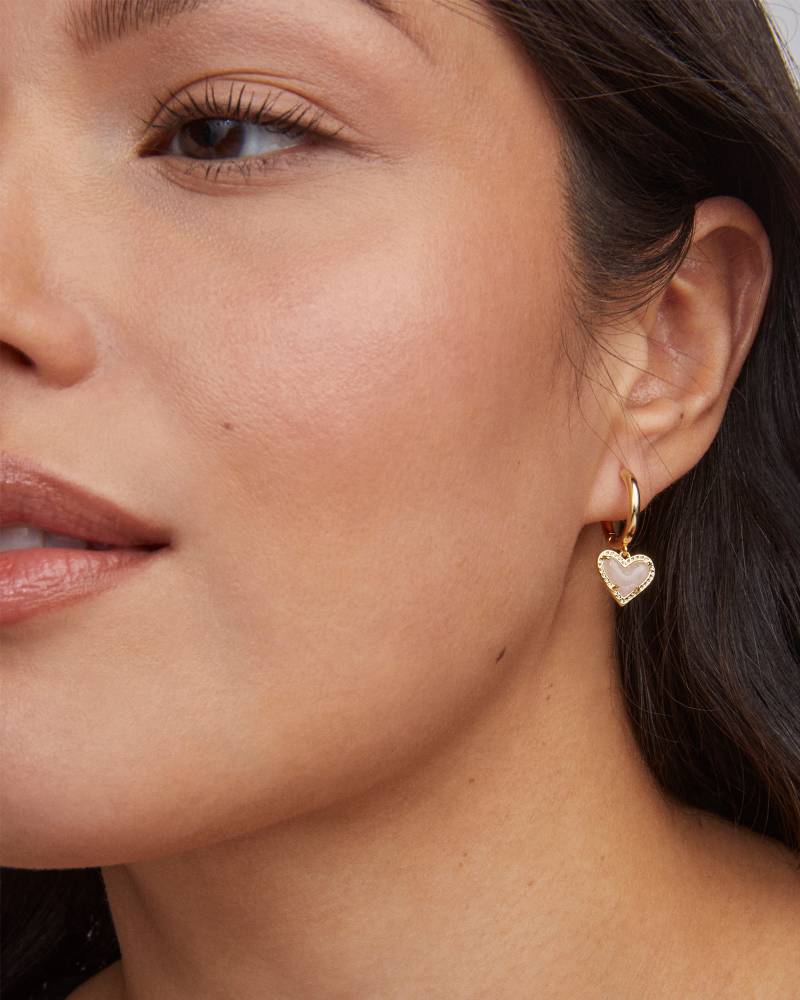 ARI HEART HUGGIE EARRINGS - GOLD ROSE QUARTZ