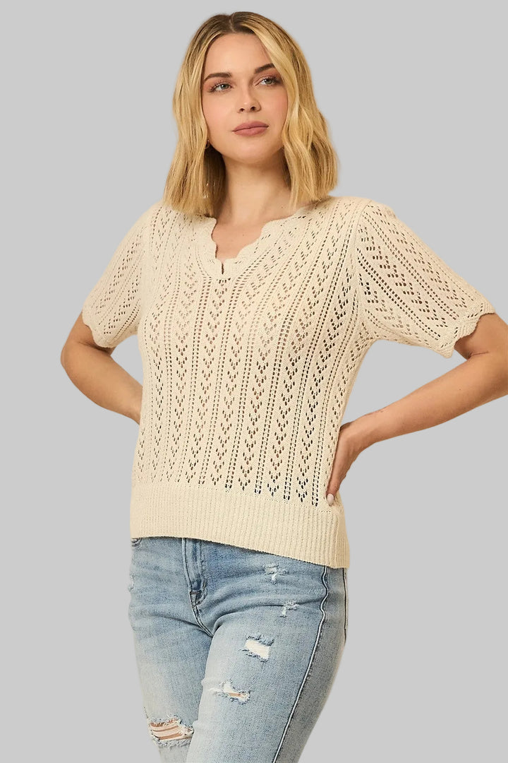 SHORT SLEEVE OPEN CHEVRON KNIT SCALLOP DETAIL TOP - NATURAL