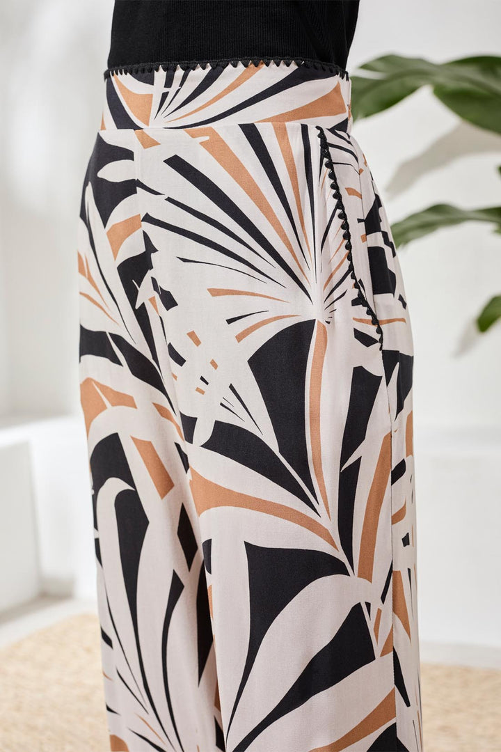 PULL ON EMBROIDERED STITCH CAPRI PANTS - CHESTNUT