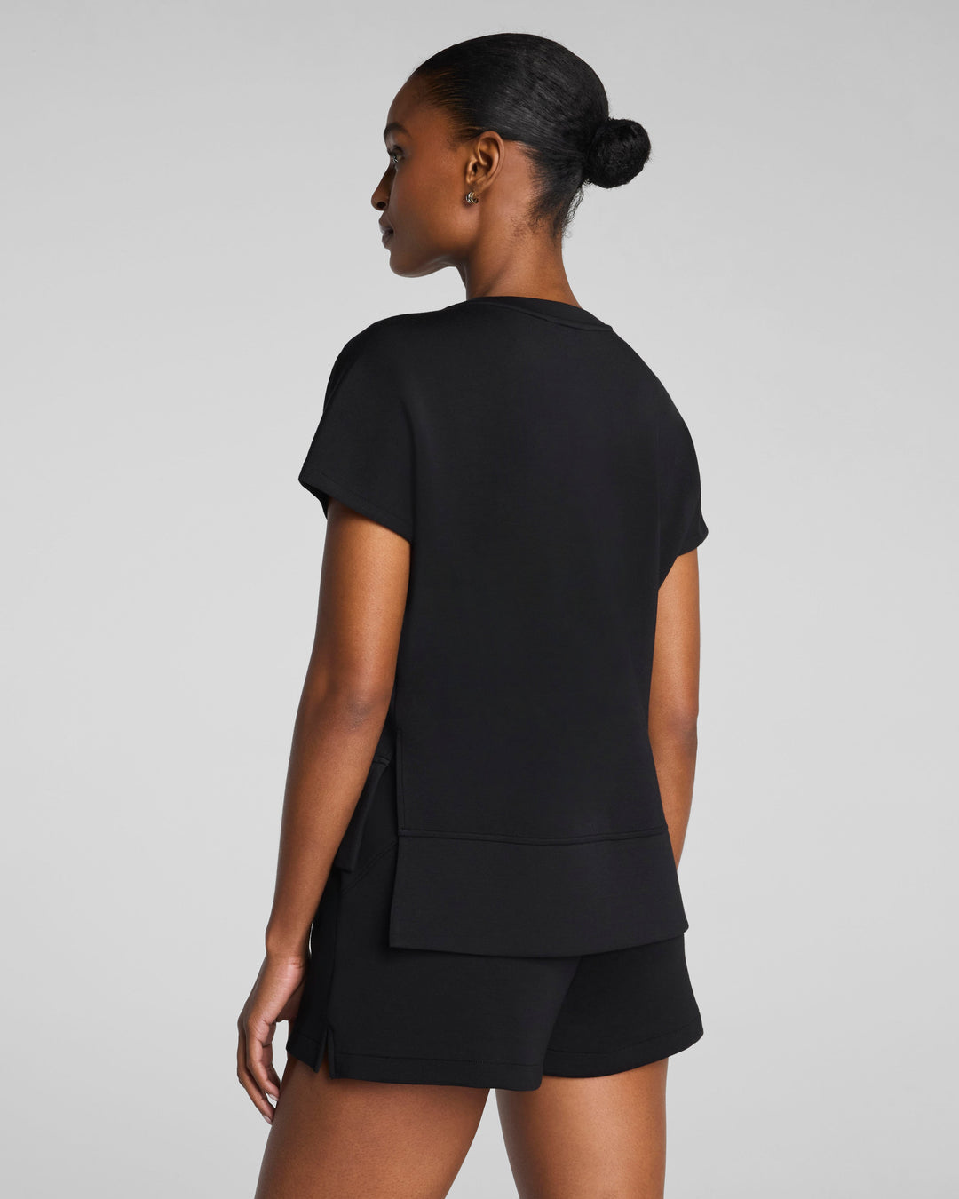 SPANX AIRESSENTIALS CREWNECK TEE - VERY BLACK