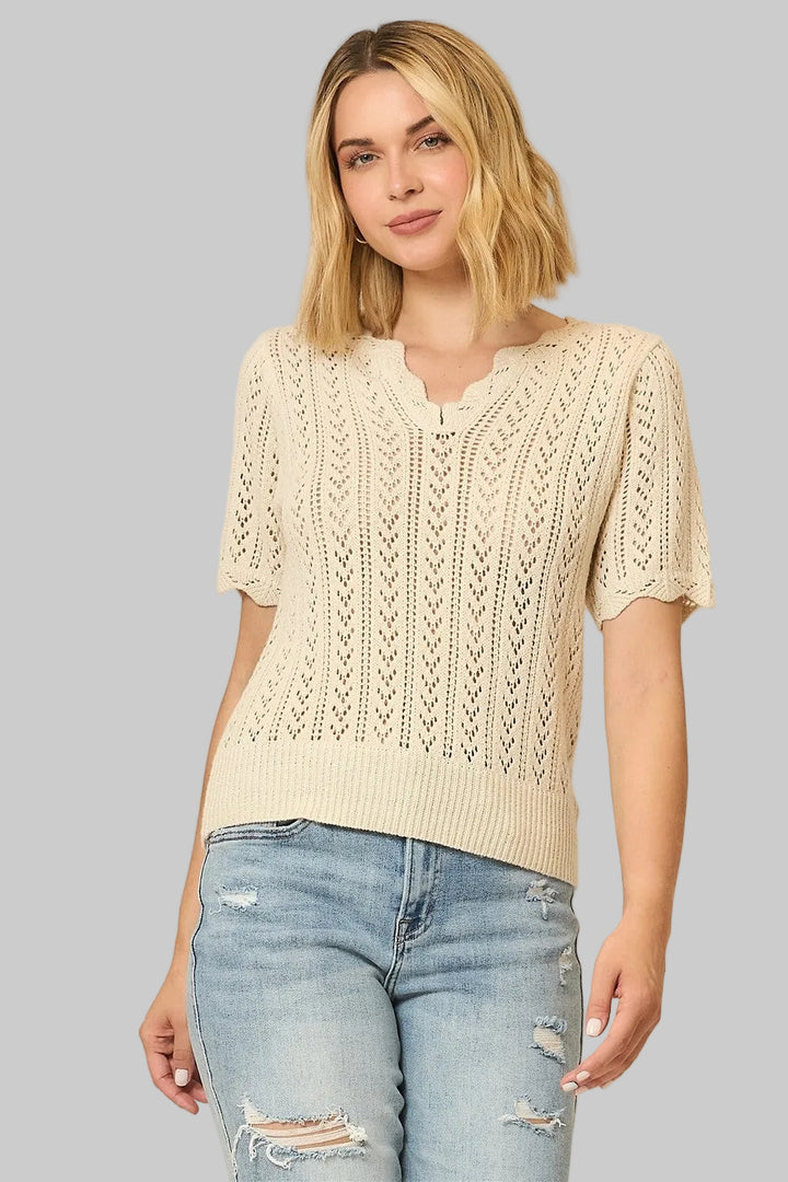 SHORT SLEEVE OPEN CHEVRON KNIT SCALLOP DETAIL TOP - NATURAL