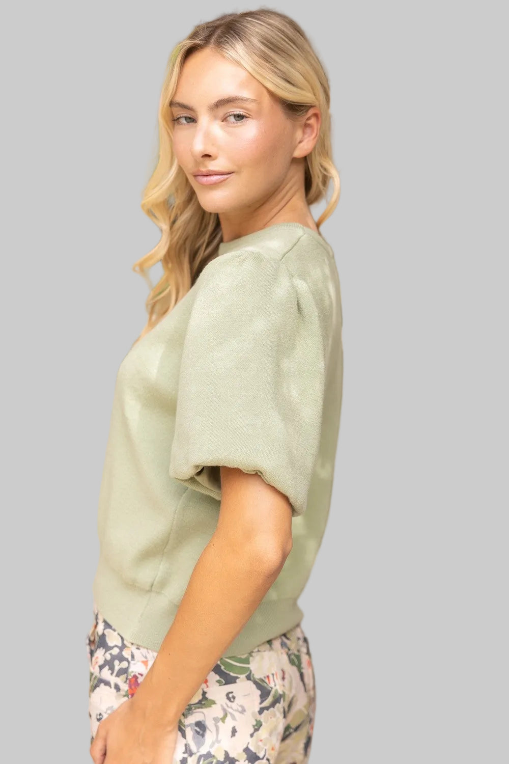 SHORT BUBBLE SLEEVE SOLID KNIT TOP - OLIVE