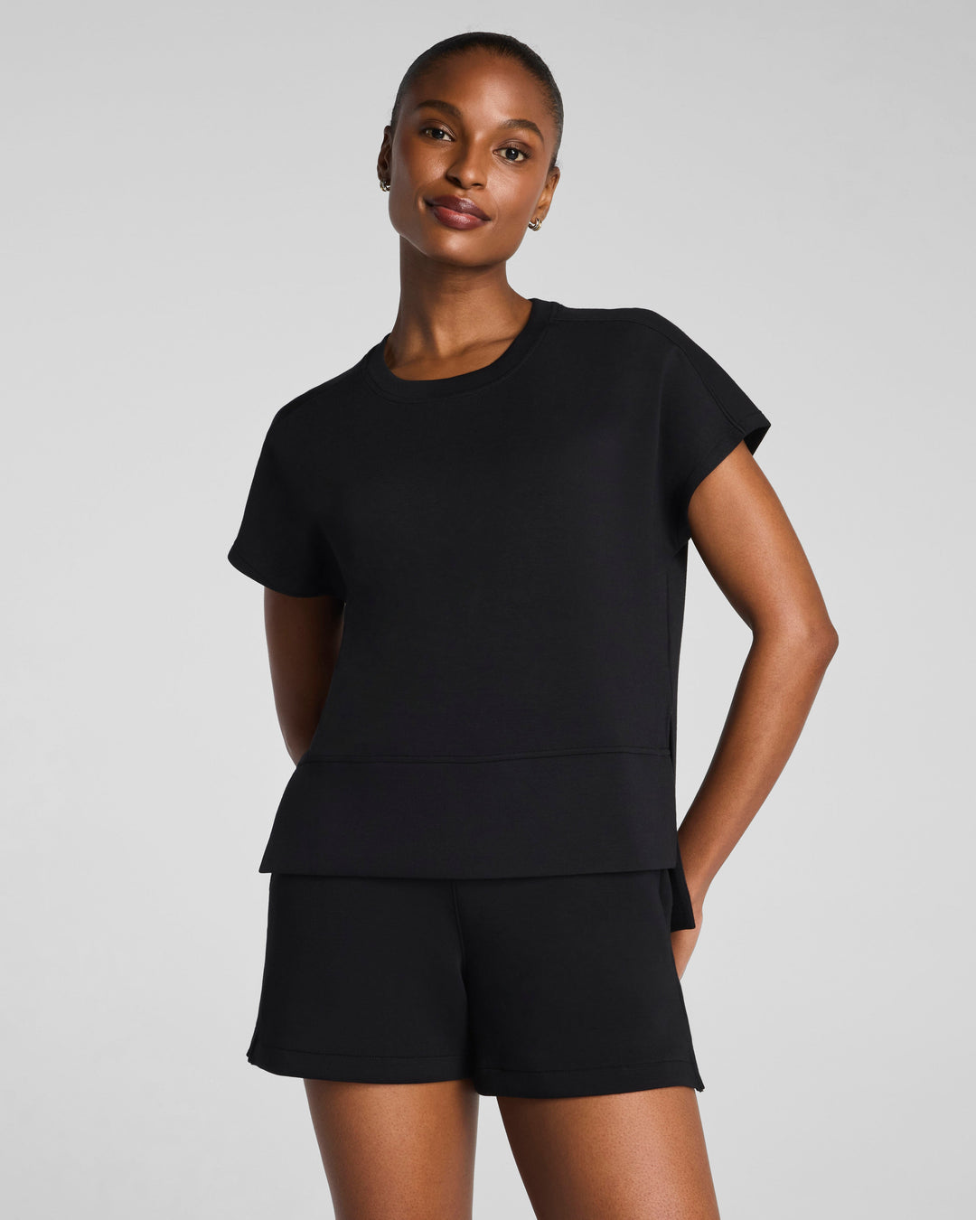 SPANX AIRESSENTIALS CREWNECK TEE - VERY BLACK