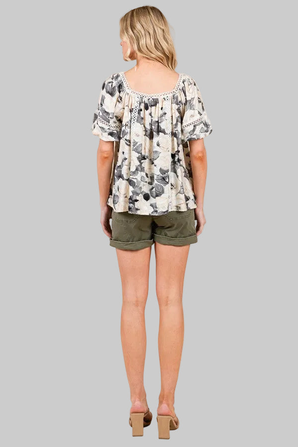 SHORT PUFF SLEEVE FLORAL PRINT &amp; LACE TRIM BLOUSE - BLACK COMBO