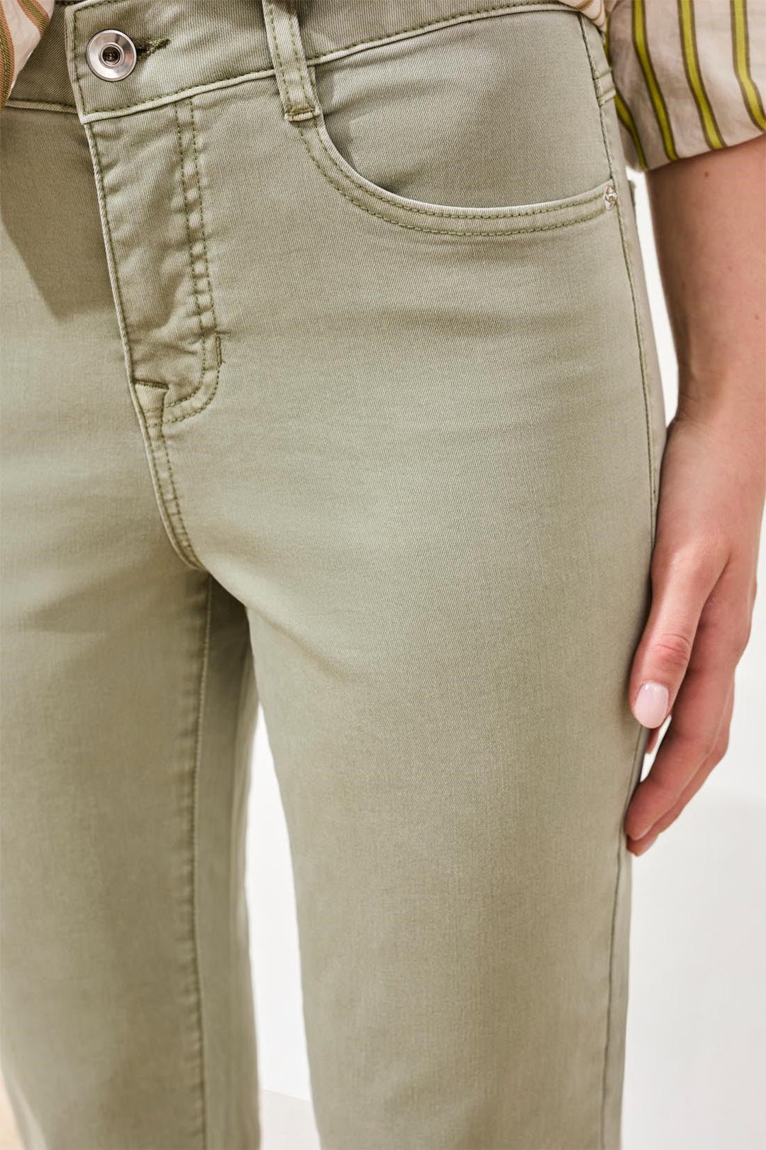 SOPHIA CURVY HUGGING STRAIGHT ANKLE JEANS - CACTUS CLAY