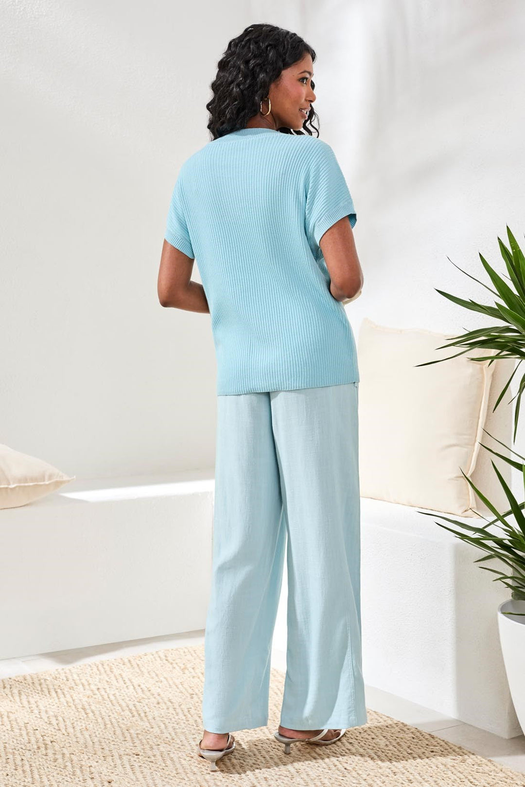 SHORT SLEEVE DOLMAN SWEATER W/POCKET - LIGHT AQUA SKY