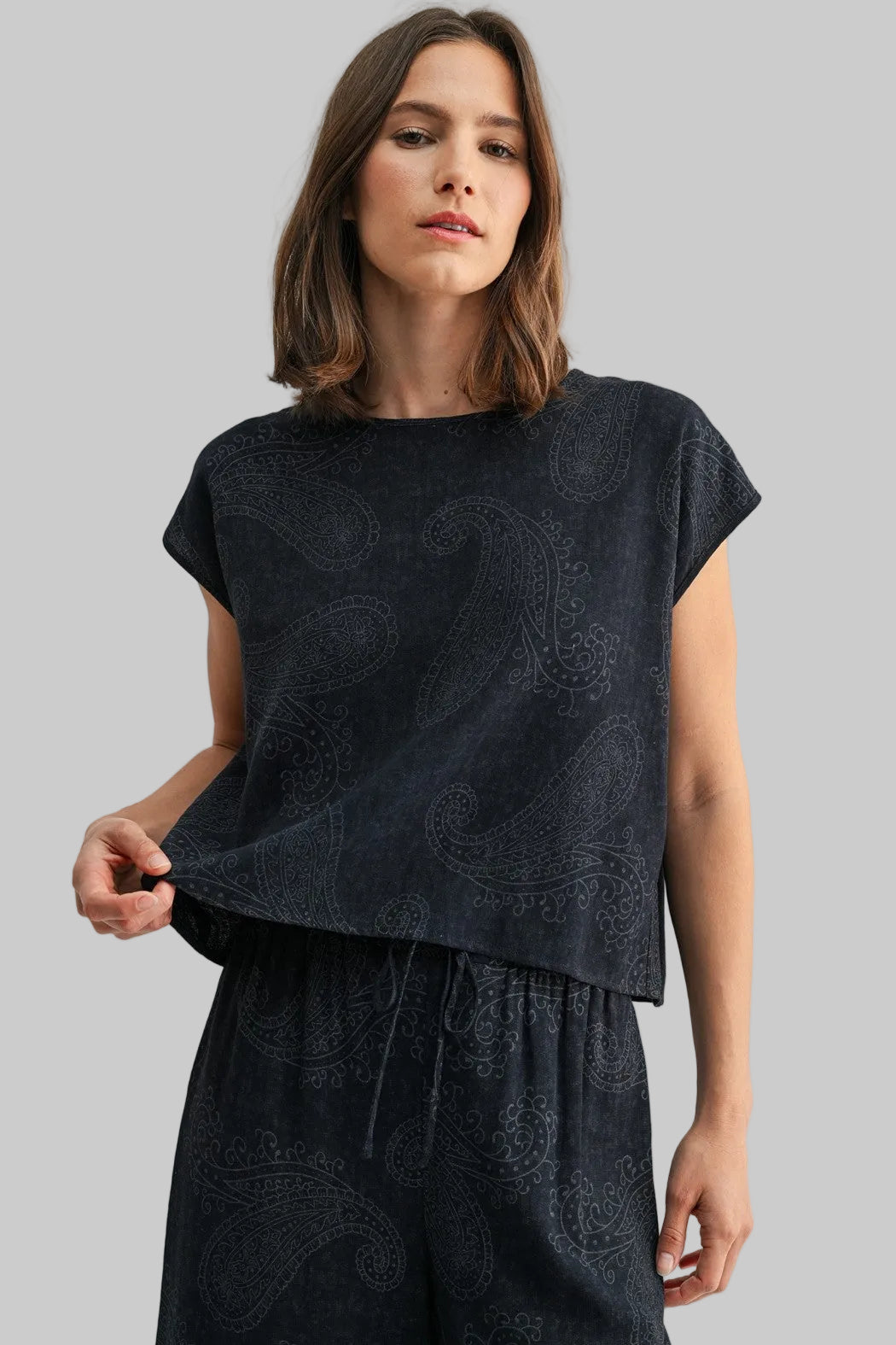 SHORT SLEEVE PAISLEY BOXY TOP - NAVY