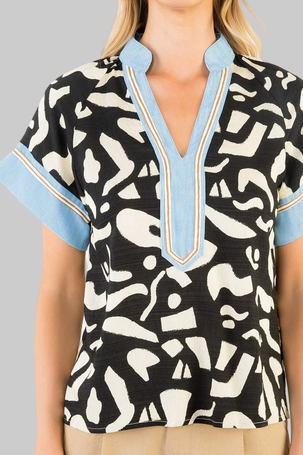 SHORT SLEEVE CONTRAST NECK TOP - BLUE/BLACK
