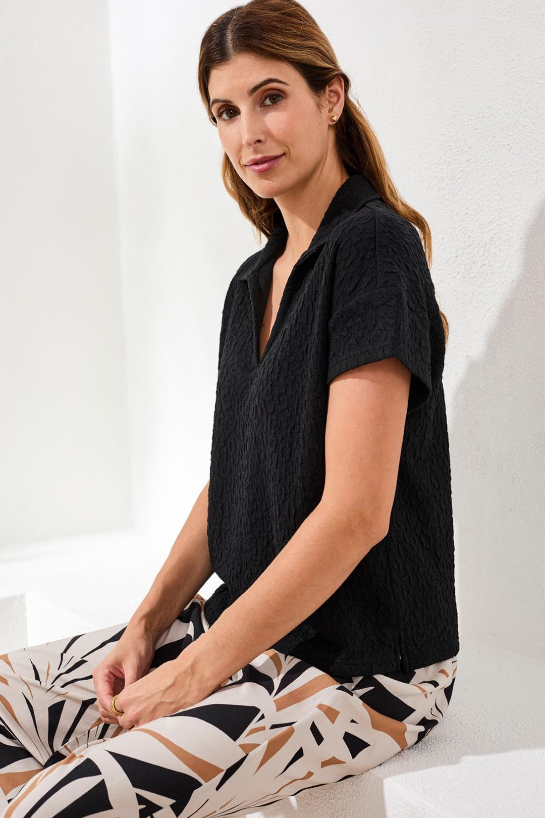 SHORT SLEEVE JOHNNY COLLAR TOP - BLACK