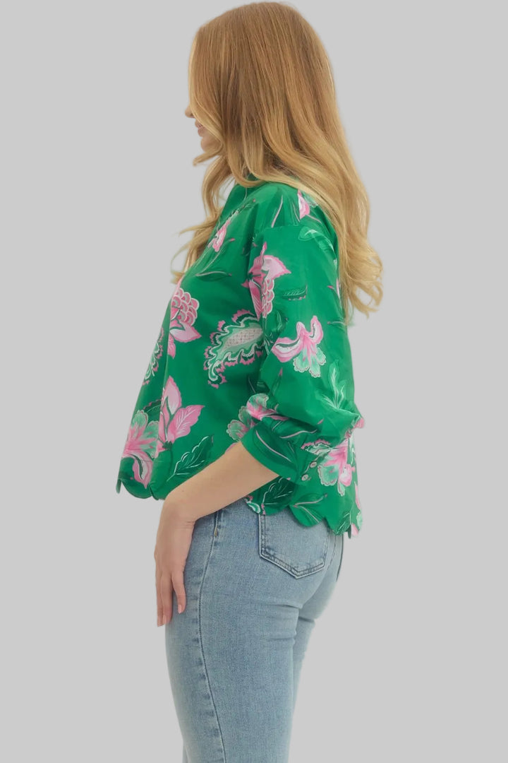 3/4 SLEEVE TROPICAL FLORAL SCALLOP WOVEN TOP - GREEN